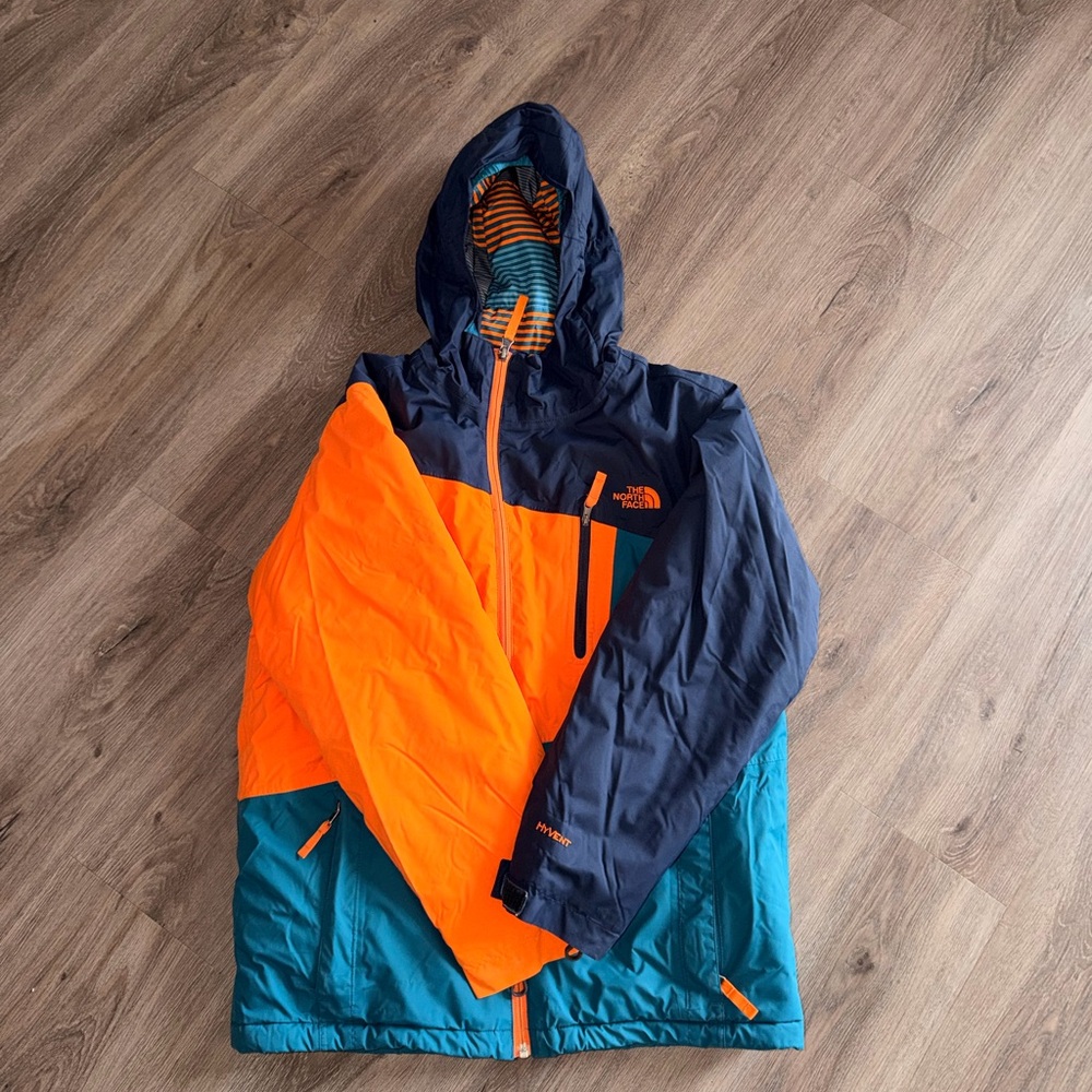 The North Face Hyvent Kids Ski/Snowboard Jacket. Size L 14/16. Orange and Blue.